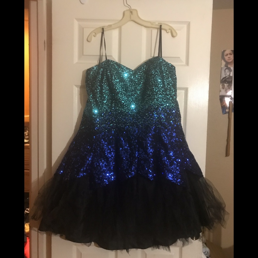 SOLD ✔️Ombré Blue Green & Black Mini Skater Dress